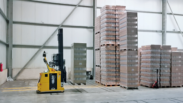 autonomous transport robot exhibits automated storage and retrieval systems by stacking unstable goods in a warehouse